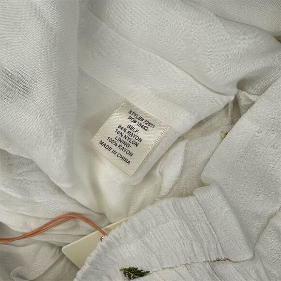 Skies Are Blue Women's White Embroidered Shorts Size S Casual Summer - Picture 4 of 4